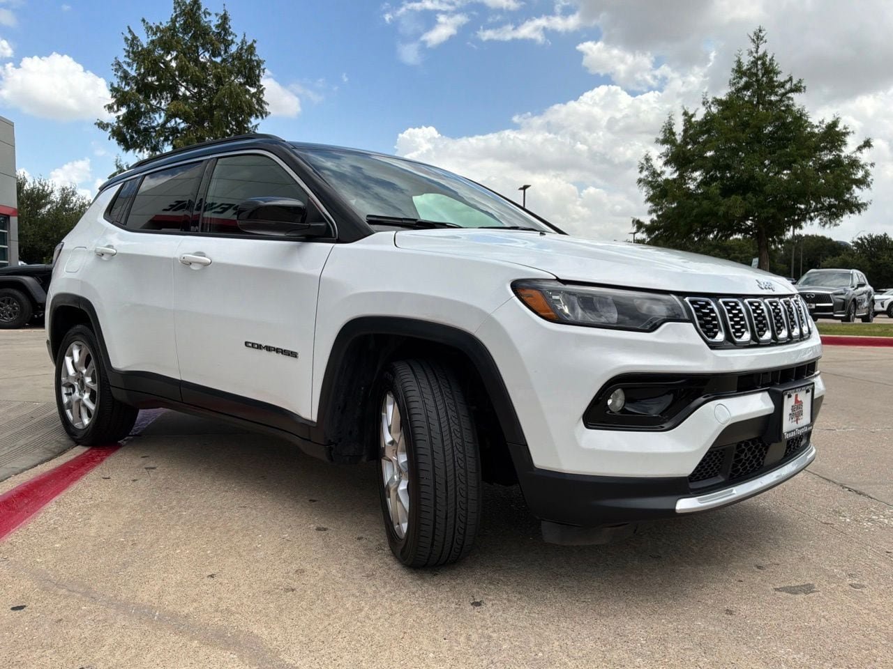 Used 2025 Jeep Compass Limited AWD/4WD image 4