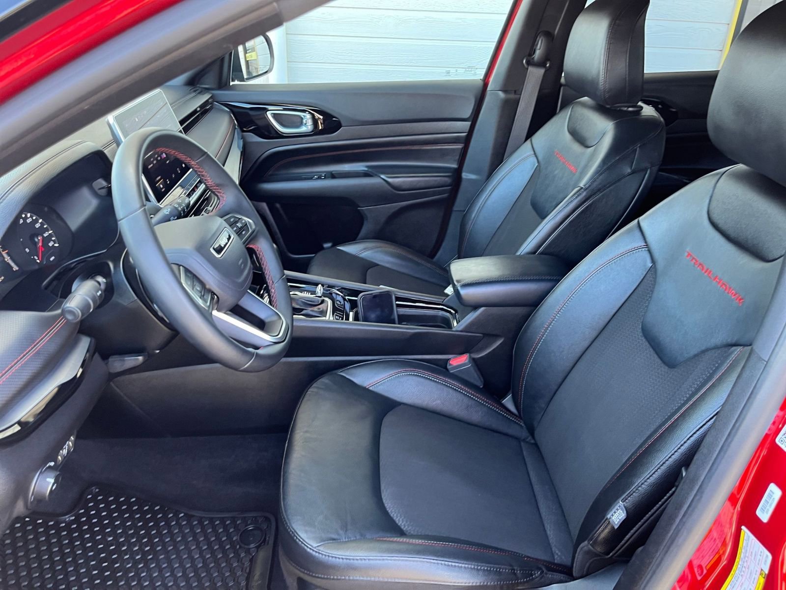Used 2025 Jeep Compass Trailhawk image 32