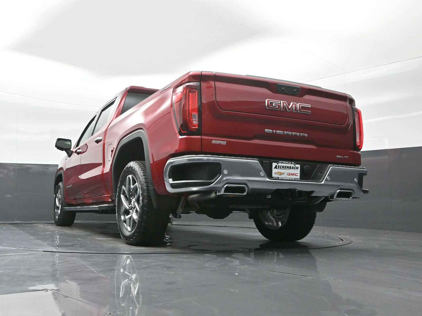 Used 2026 GMC Sierra 1500 SLT w/ SLT Premium Plus Package image 28