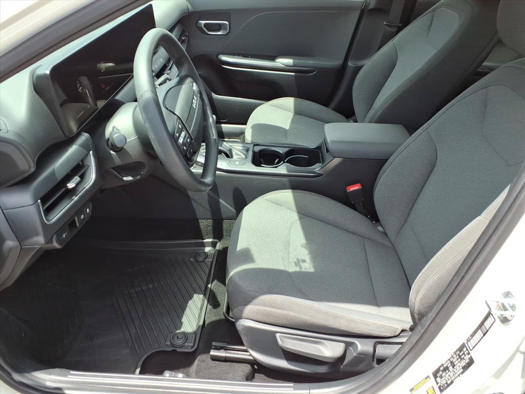 Used 2025 Kia K4 FWD image 12