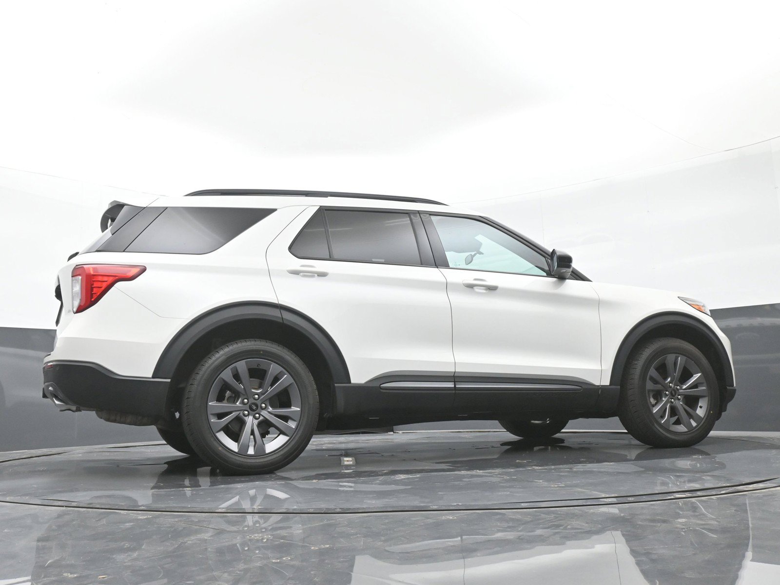 Used 2023 Ford Explorer XLT w/ Equipment Group 202A AWD/4WD image 41