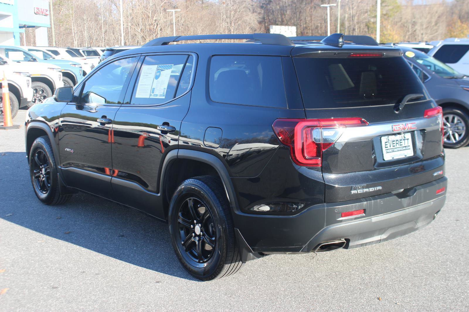 Used 2022 GMC Acadia AT4 w/ Technology Package image 5