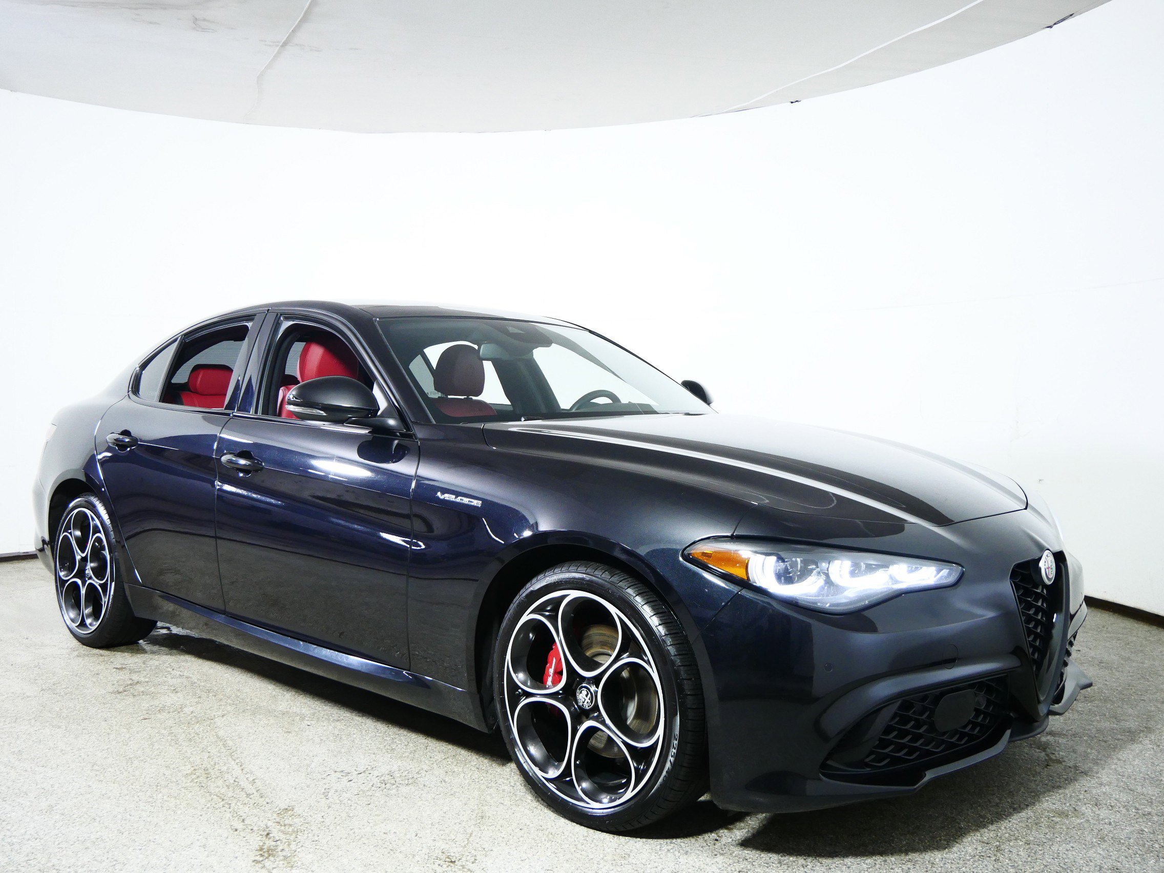Used 2024 Alfa Romeo Giulia Veloce image 1