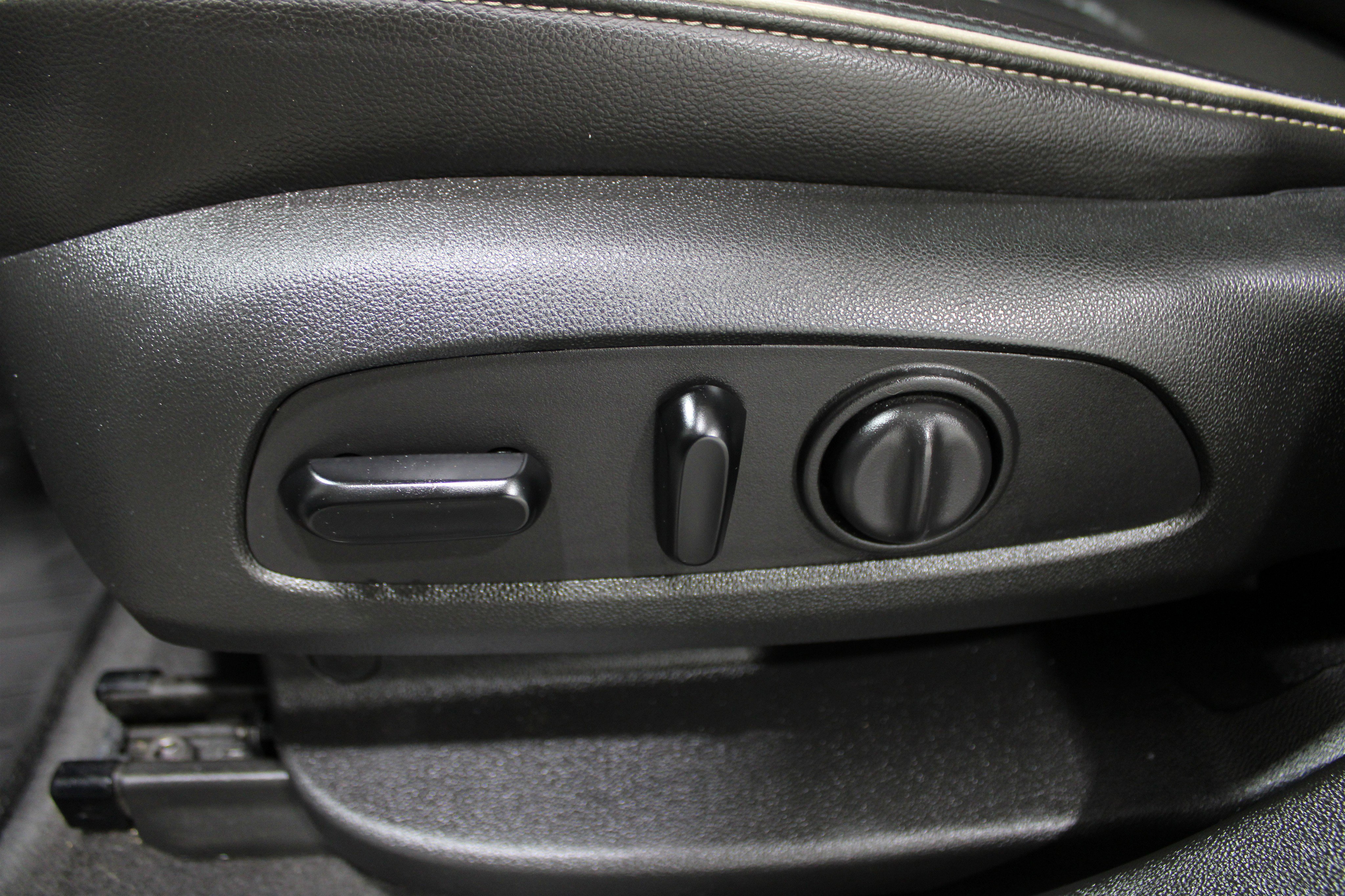 Used 2020 GMC Acadia Denali w/ Trailering Package image 4