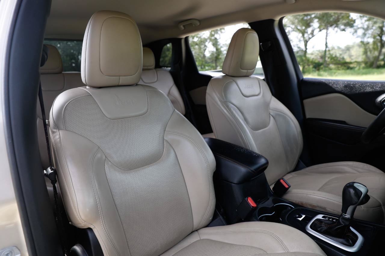 Used 2015 Jeep Cherokee Limited w/ Luxury Group FWD image 18