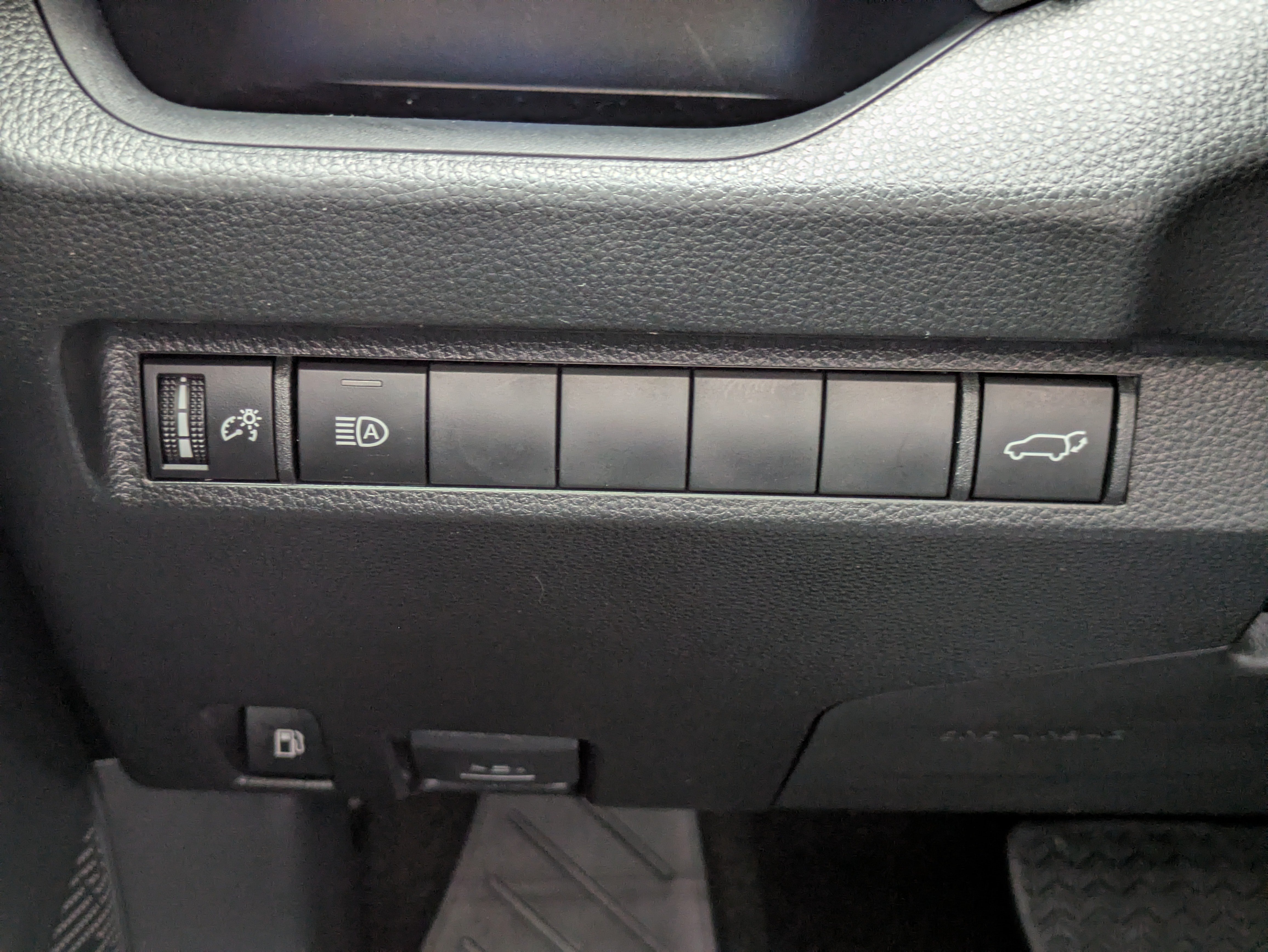 Used 2025 Toyota RAV4 XSE AWD/4WD image 37
