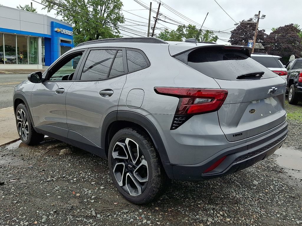 Used 2024 Chevrolet Trax RS w/ Sunroof Package FWD image 4