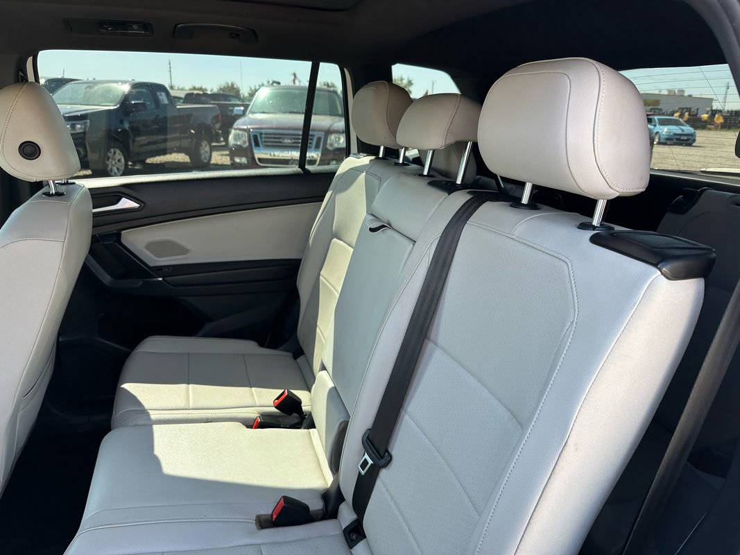 Used 2020 Volkswagen Tiguan SE R-Line w/ 3rd Row Seat Package image 32