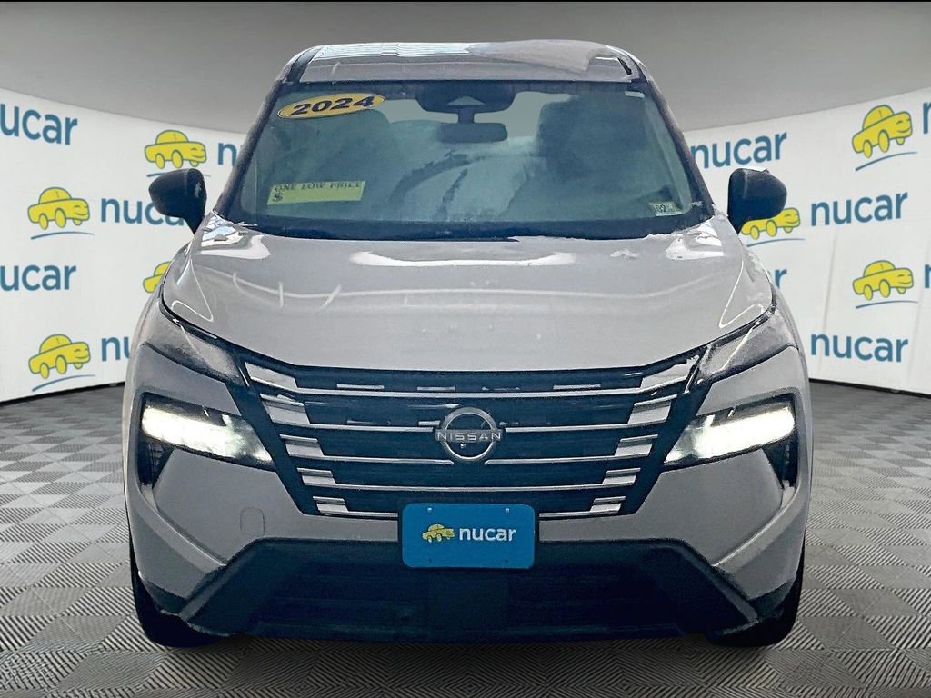 Used 2024 Nissan Rogue S image 2