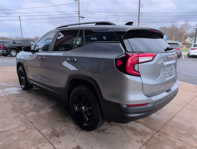 Used 2023 GMC Terrain SLE w/ Driver Convenience Package image 5