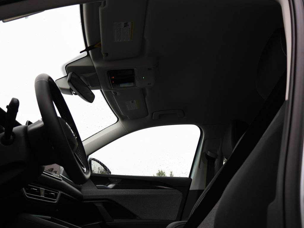 Used 2025 Volkswagen Tiguan S image 37