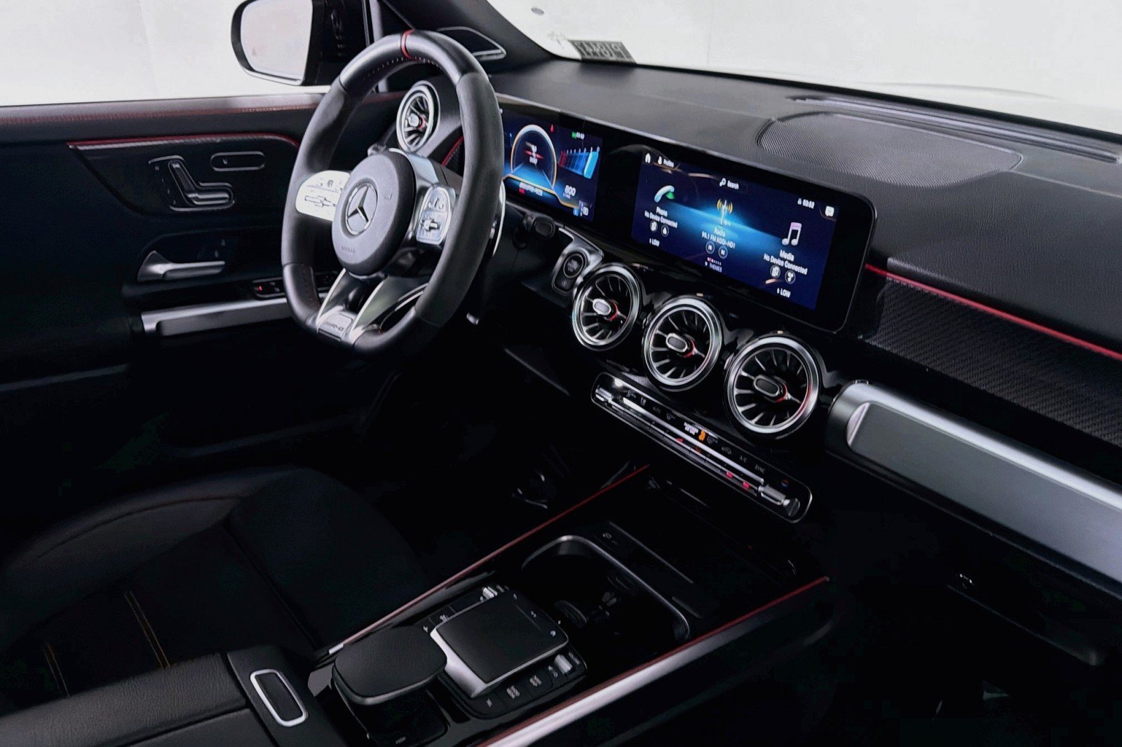 Certified 2023 Mercedes-Benz GLB 35 AMG 4MATIC image 17