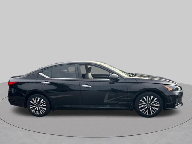 Used 2023 Nissan Altima 2.5 SV FWD image 2