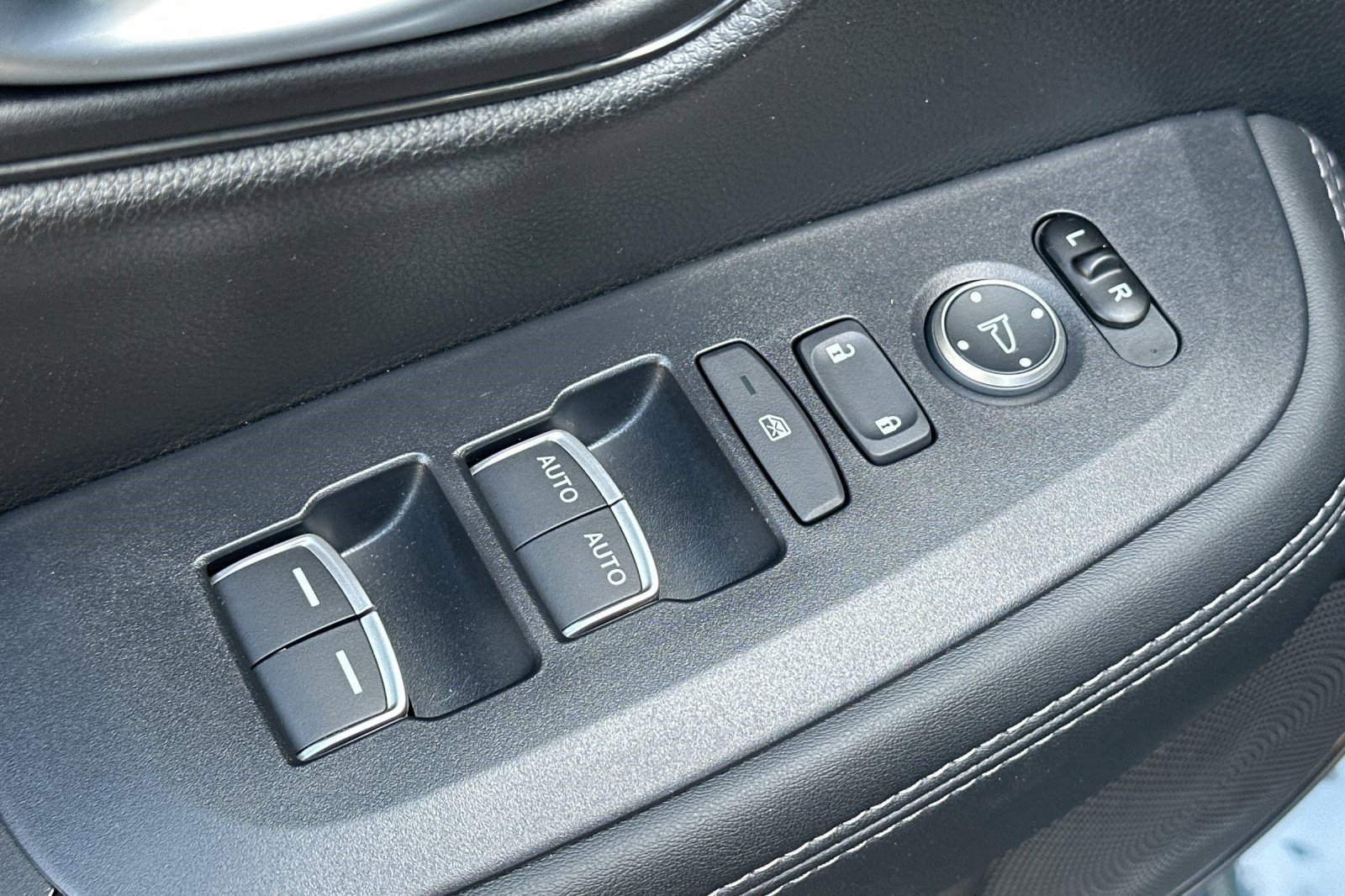 New 2027 Honda HR-V EX-L image 13