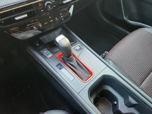 Used 2025 Nissan Kicks SR FWD image 19