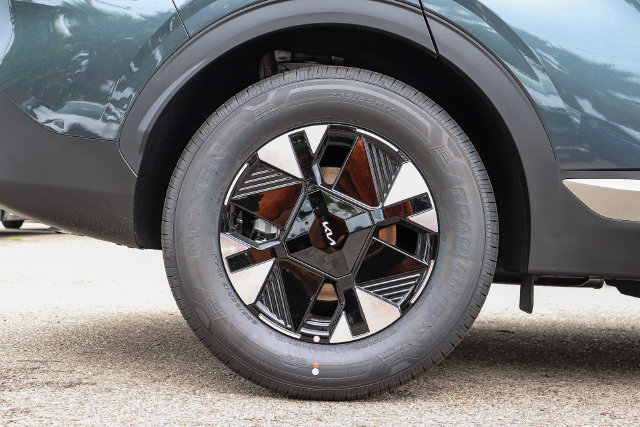 New 2027 Kia Sportage LX FWD image 18