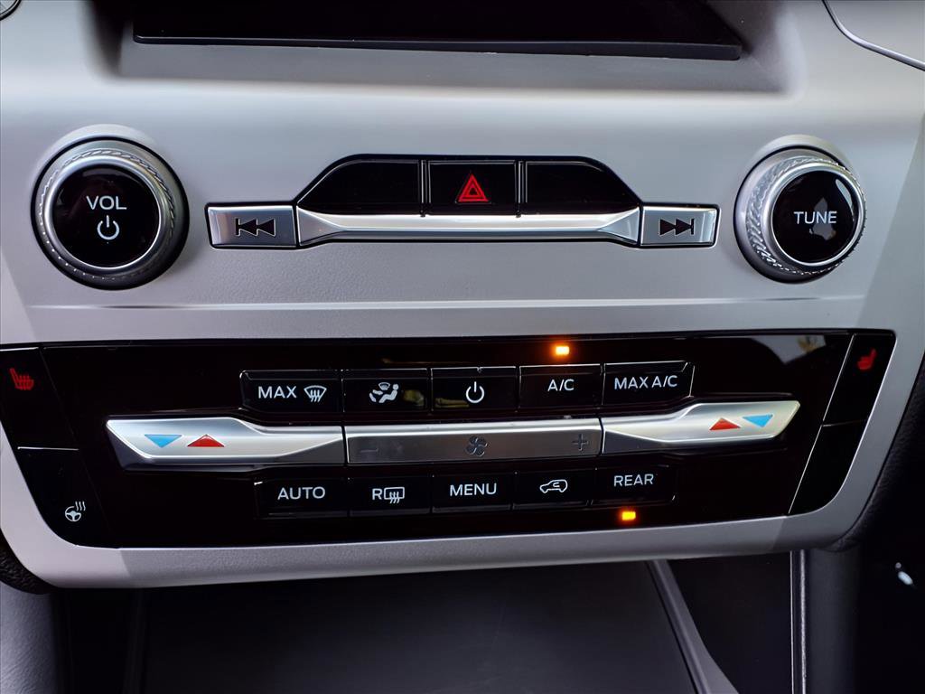 Used 2022 Ford Explorer XLT w/ Equipment Group 202A image 20