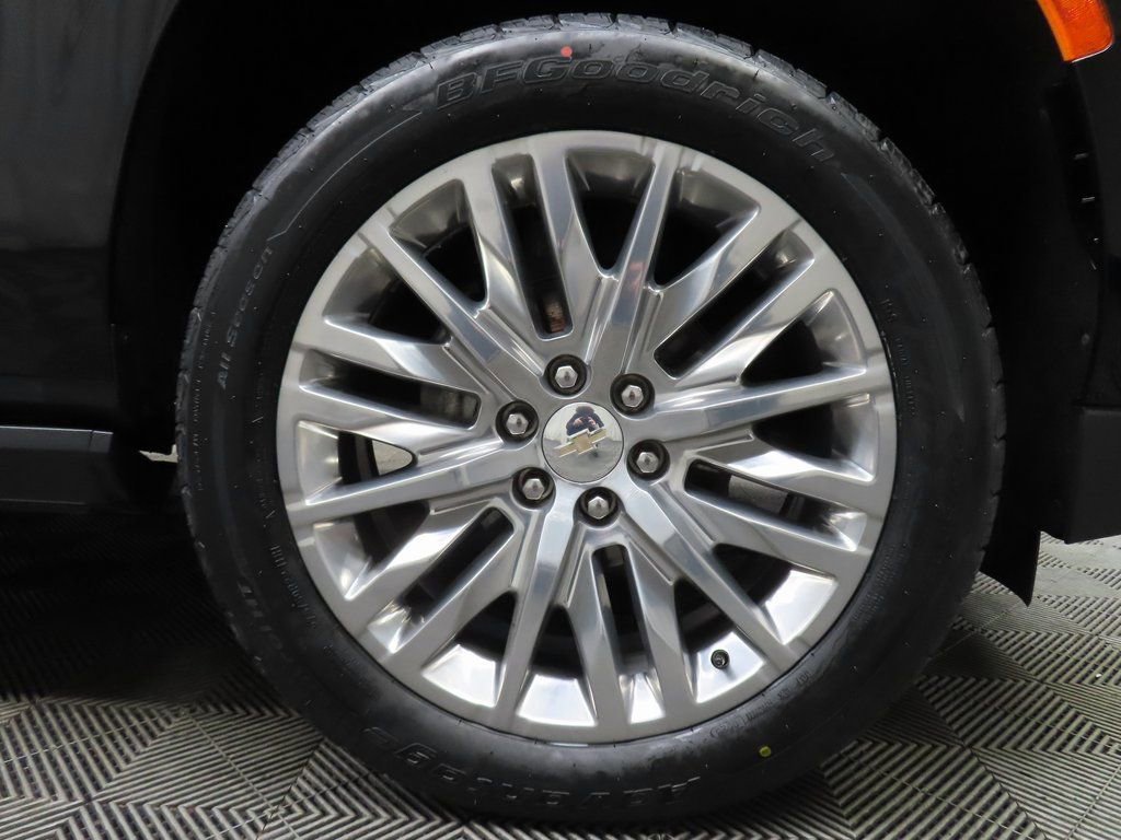 Used 2024 Chevrolet Suburban High Country AWD/4WD image 8