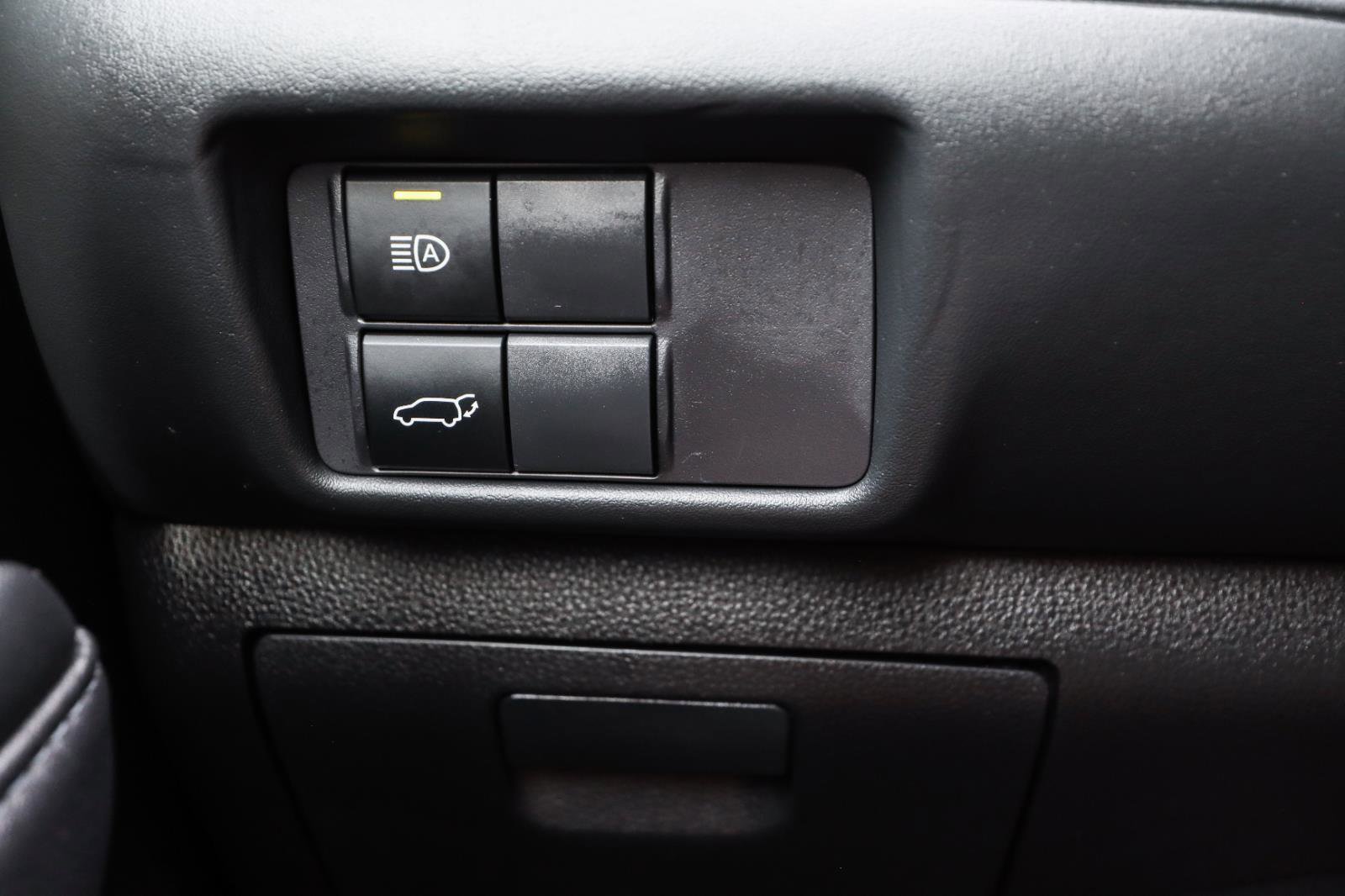 Used 2020 Toyota Highlander XLE image 19