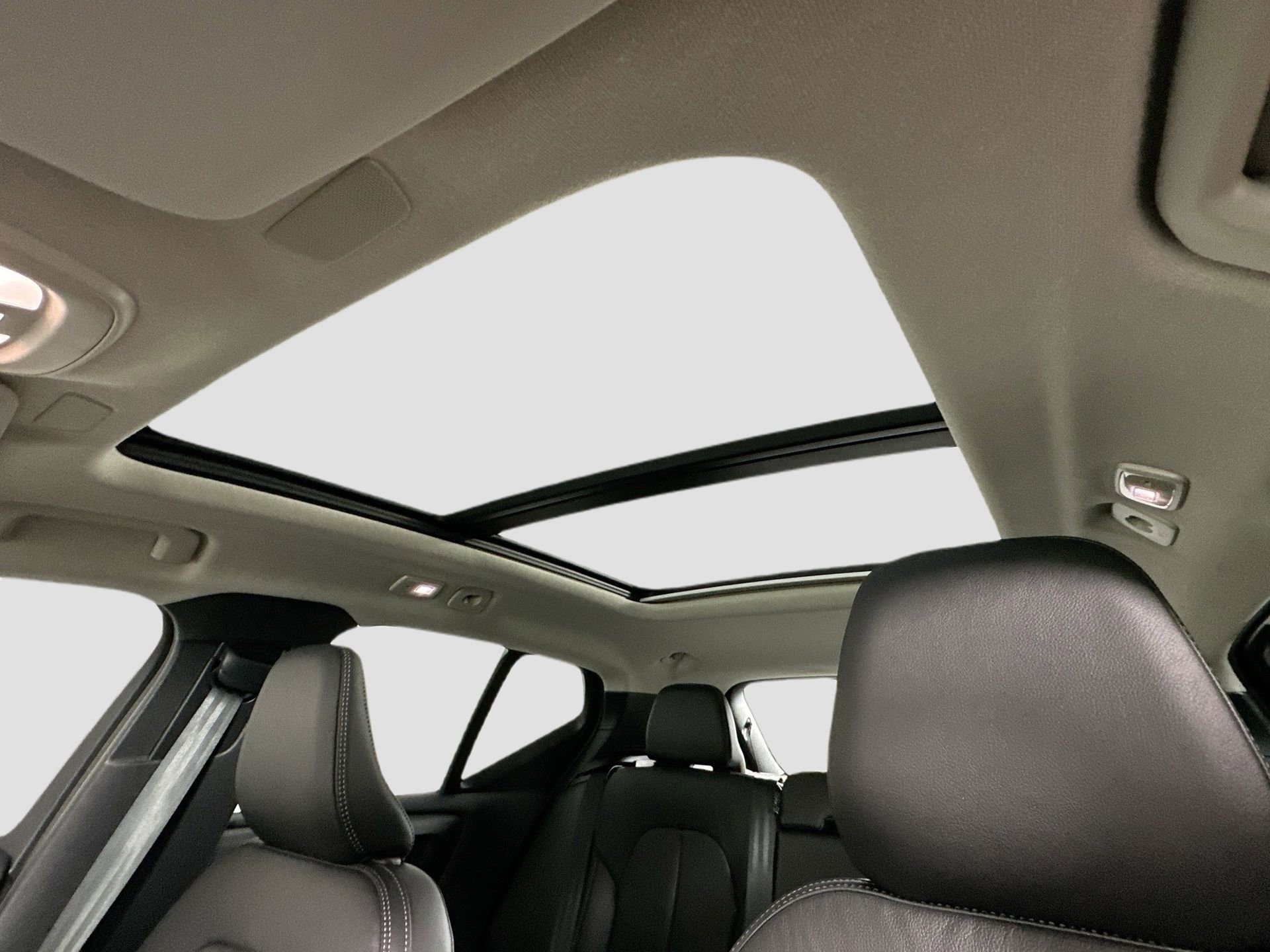 New 2026 Volvo XC40 B5 Core AWD/4WD image 23