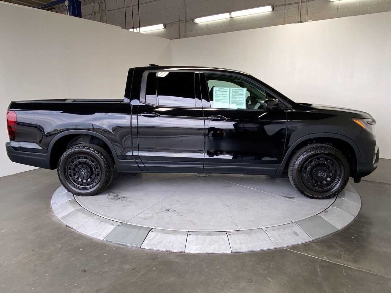 Used 2025 Honda Ridgeline Sport image 6