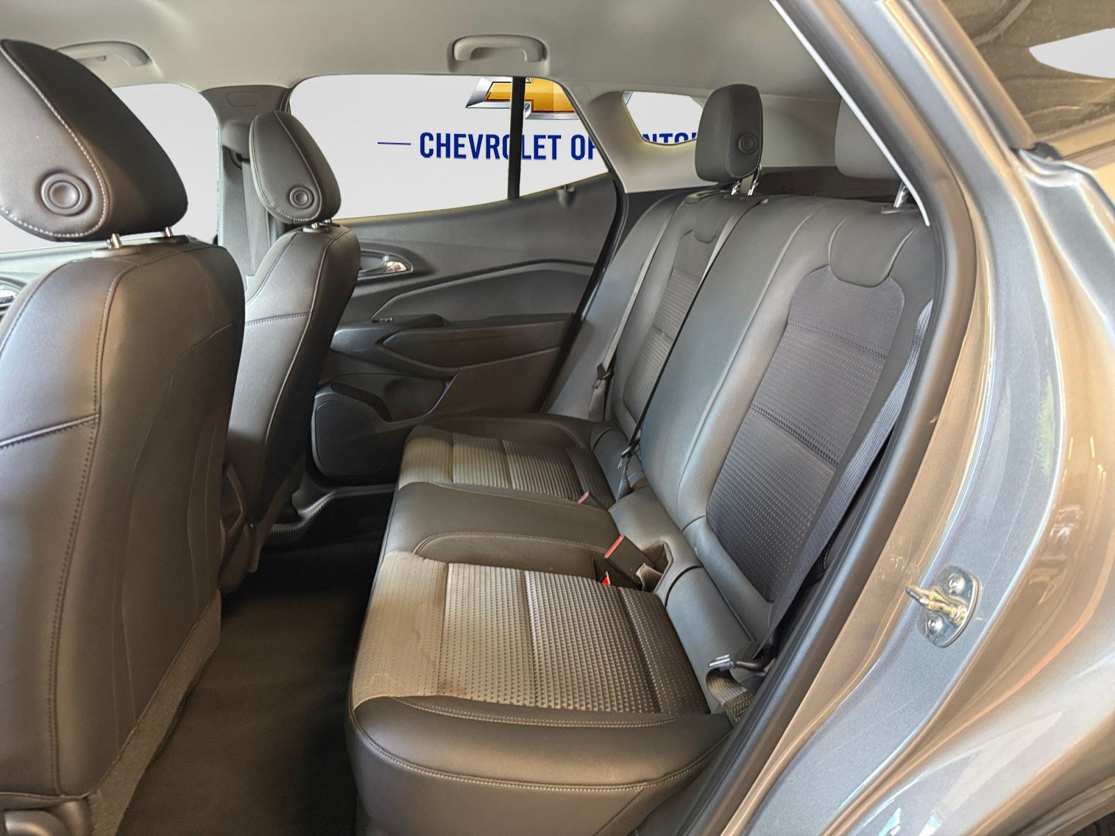 Used 2025 Chevrolet Trax LT w/ Driver Confidence Package FWD image 19