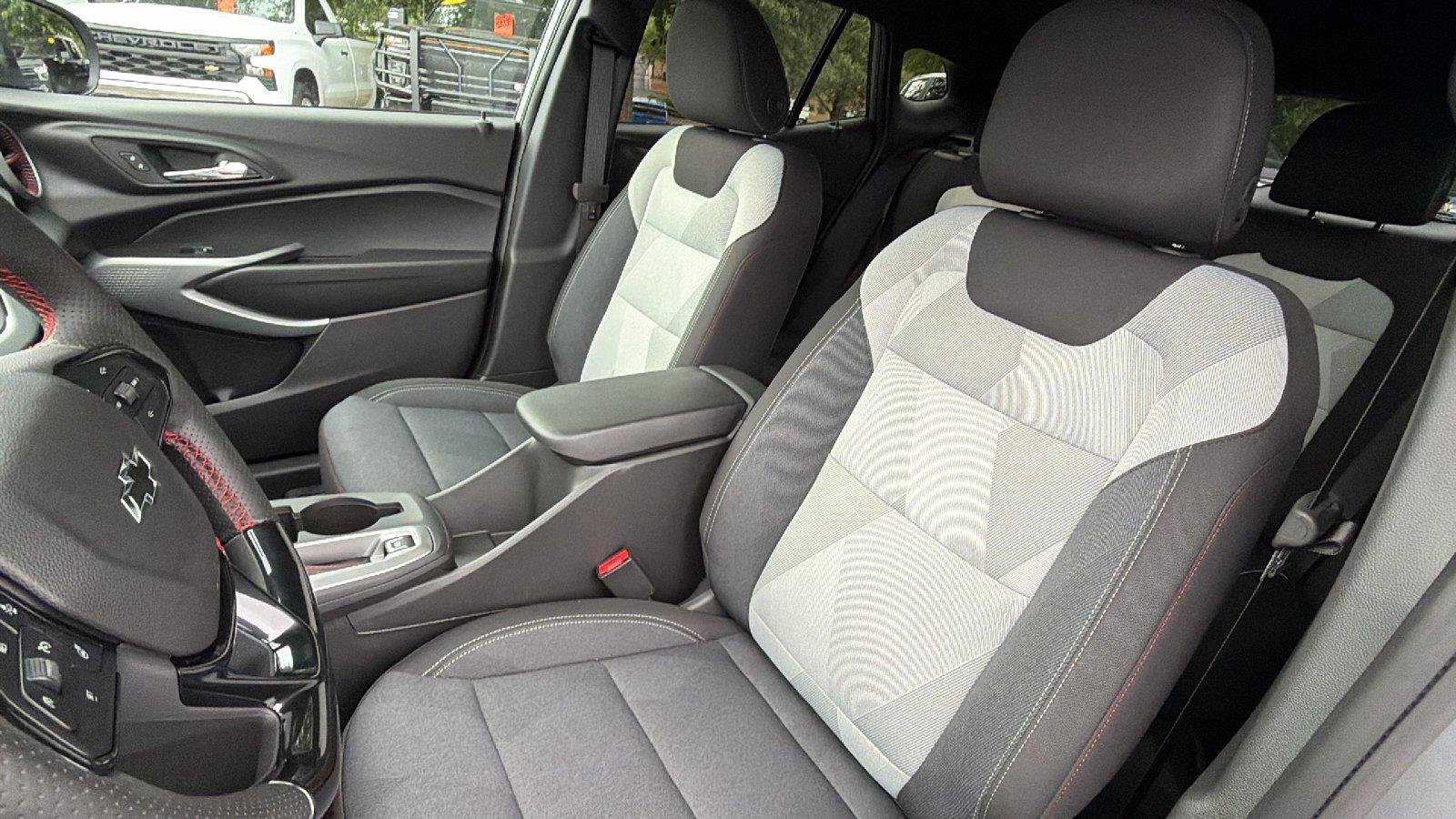 New 2026 Chevrolet Trax RS w/ Sunroof Package FWD image 5