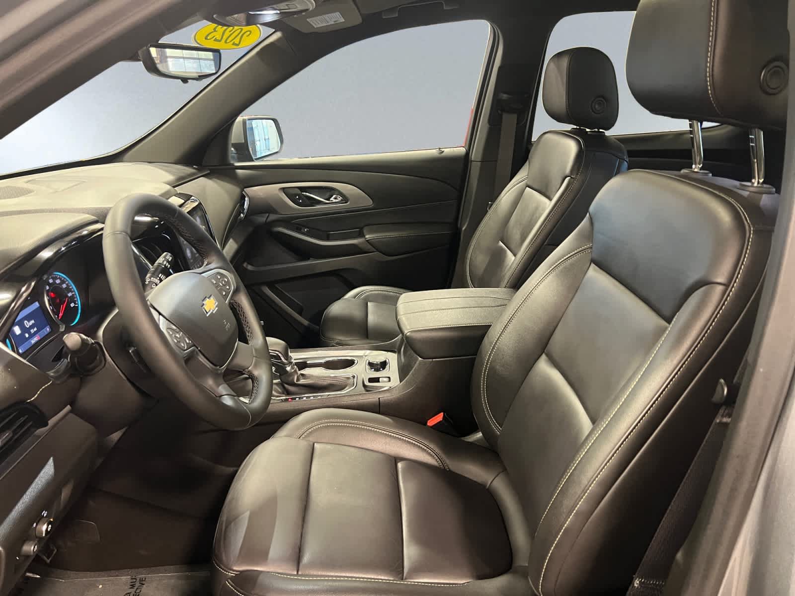 Used 2023 Chevrolet Traverse LT w/ LT Premium Package AWD/4WD image 11
