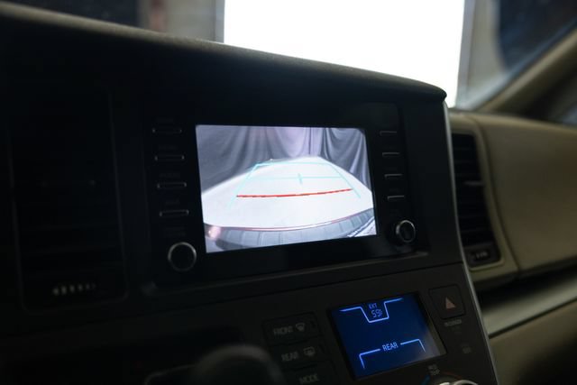 Used 2020 Toyota Sienna L FWD image 32