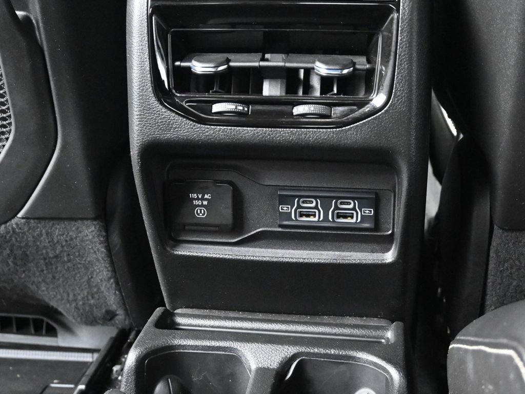 Used 2024 Jeep Grand Cherokee L Limited w/ Luxury Tech Group II image 17