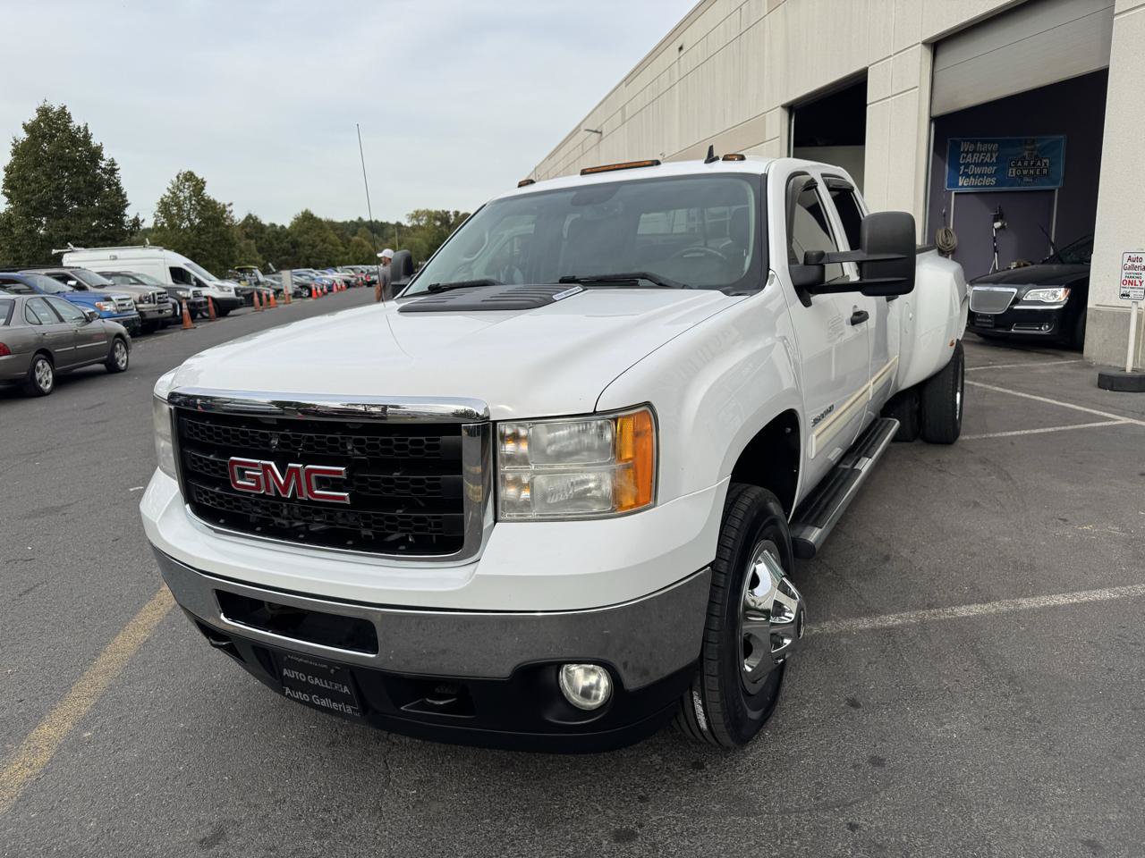 Used 2011 GMC Sierra 3500 SLE w/ SLE Preferred Package AWD/4WD image 11