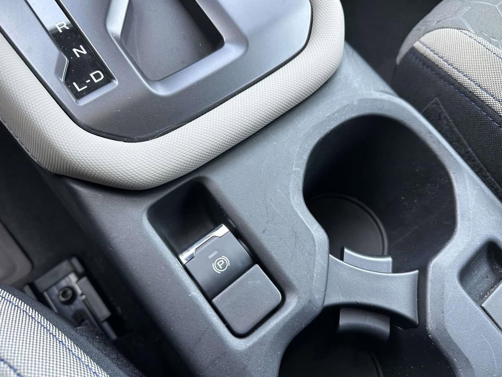 Used 2025 Subaru Forester Base image 19