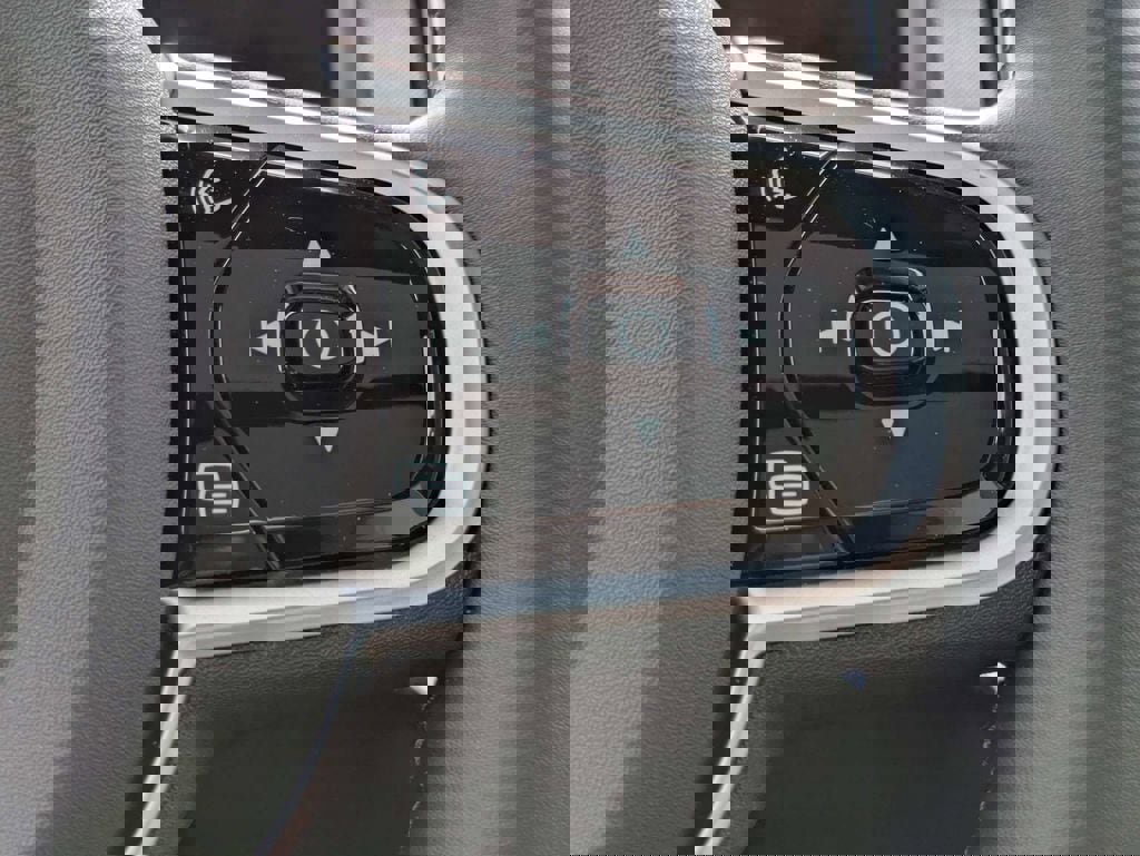 New 2026 Volvo XC90 B5 Plus w/ Protection Package Premier image 31