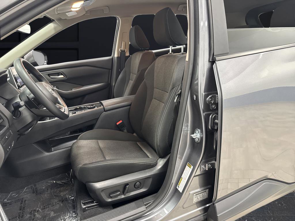 Used 2024 Nissan Rogue SV image 4