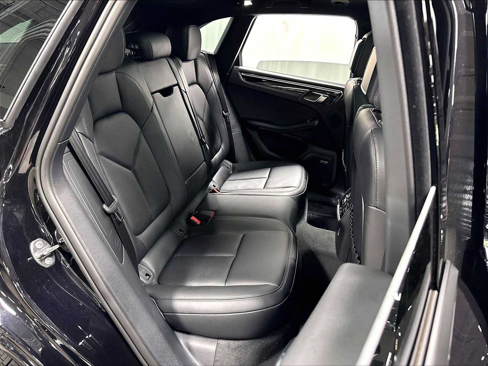 New 2026 Porsche Macan AWD/4WD image 30