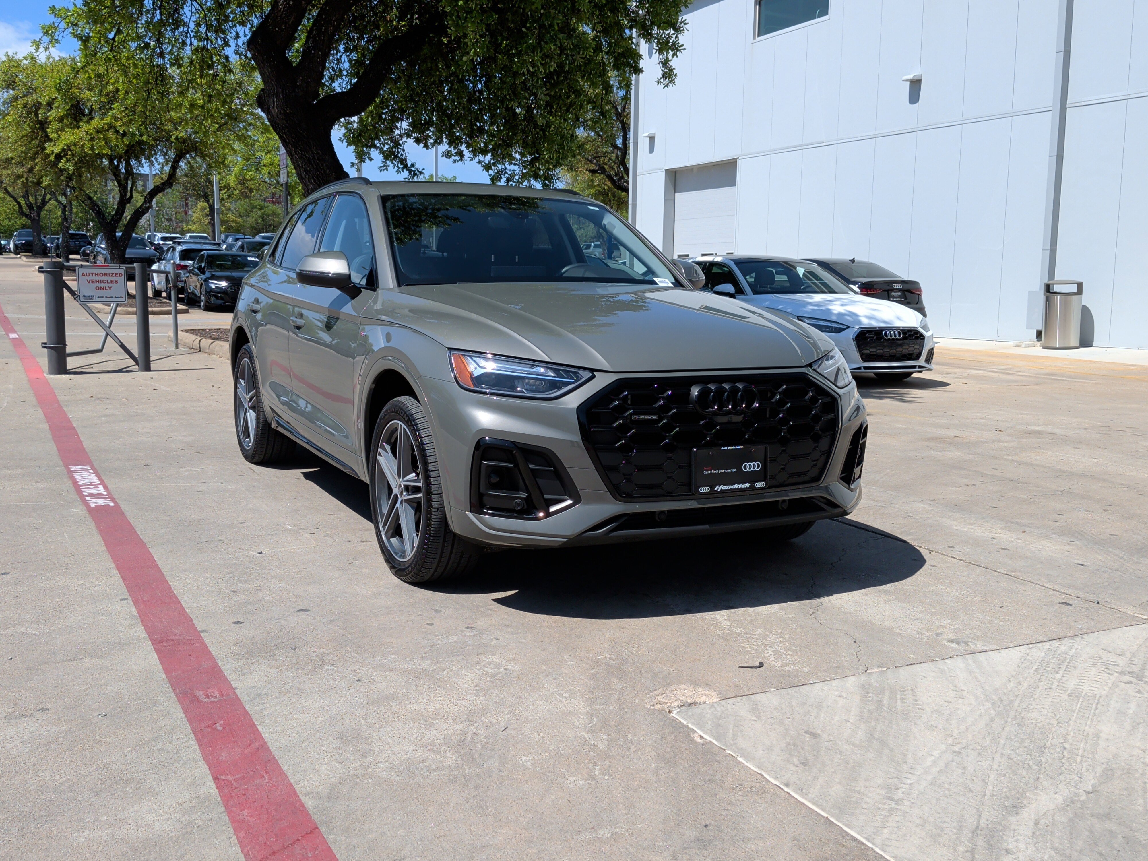 Certified 2023 Audi Q5 e Premium Plus w/ Premium Plus Package image 2