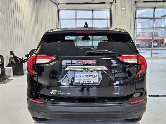 Used 2024 GMC Terrain SLE image 4