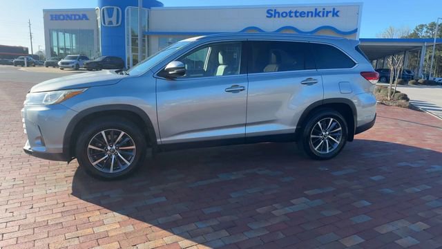 Used 2019 Toyota Highlander XLE image 7
