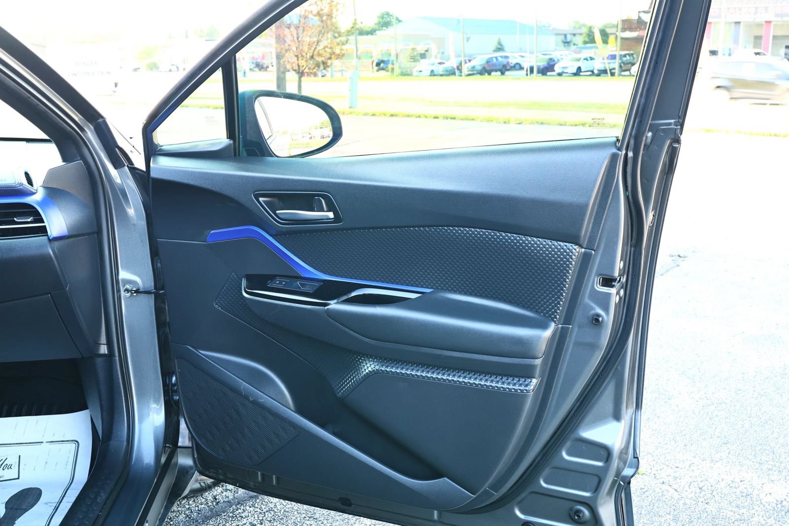 Used 2021 Toyota C-HR XLE FWD image 27
