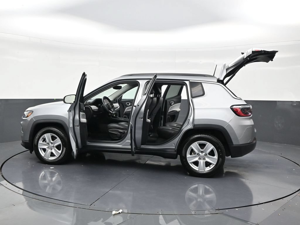 Used 2022 Jeep Compass Latitude FWD image 31
