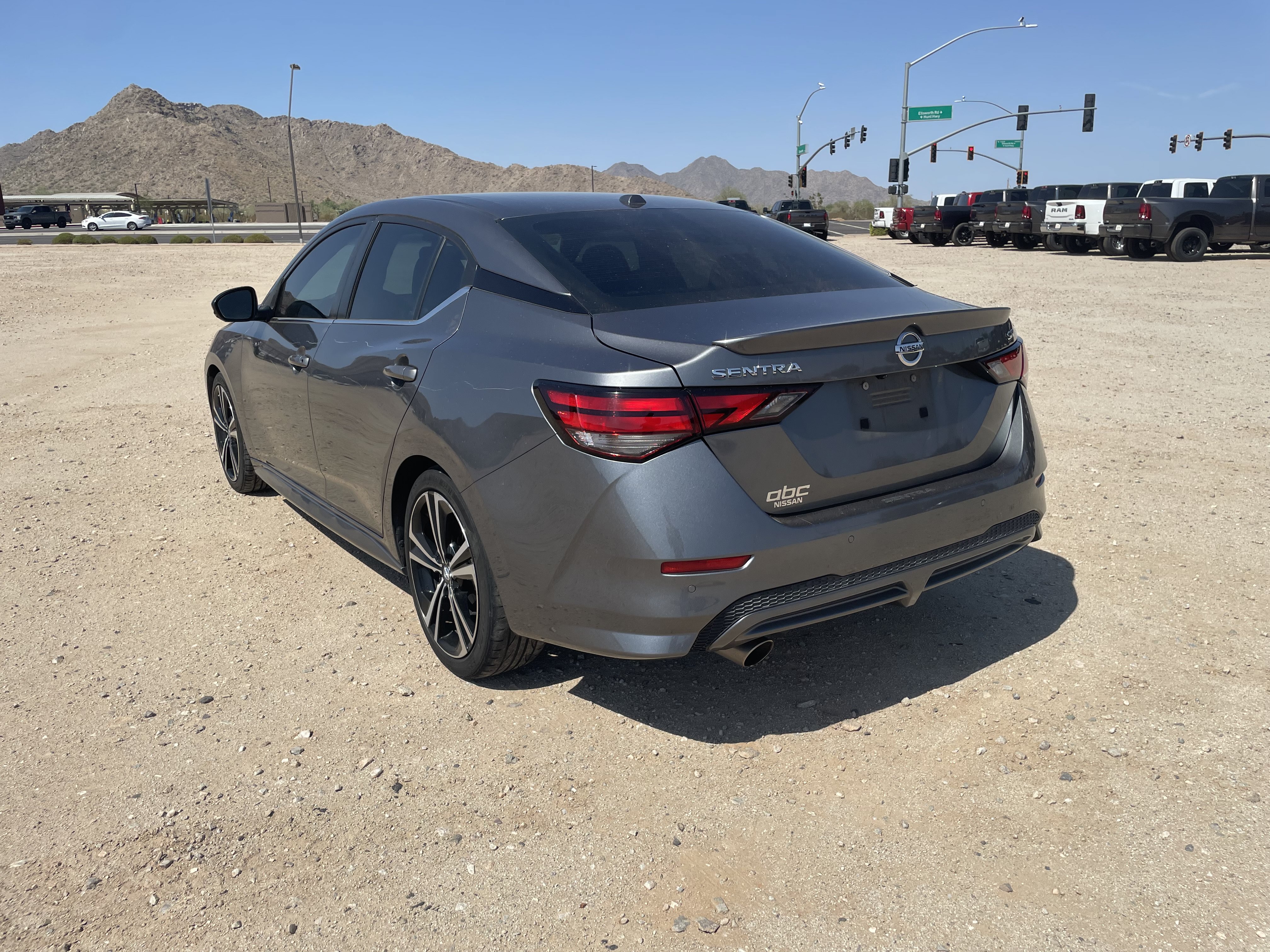 Used 2022 Nissan Sentra SR w/ SR Premium Package FWD image 3