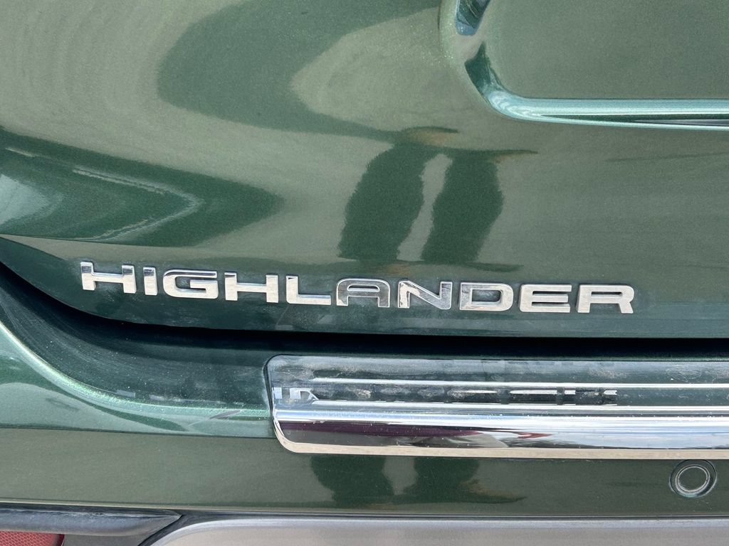 Certified 2024 Toyota Highlander Platinum FWD image 13