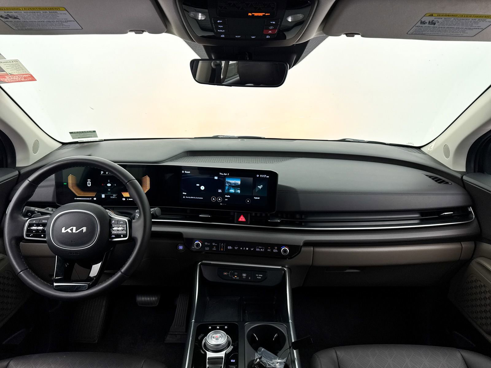 Used 2025 Kia Carnival EX image 21