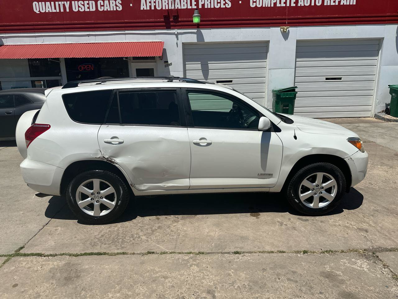 Used 2006 Toyota RAV4 Limited AWD/4WD image 4