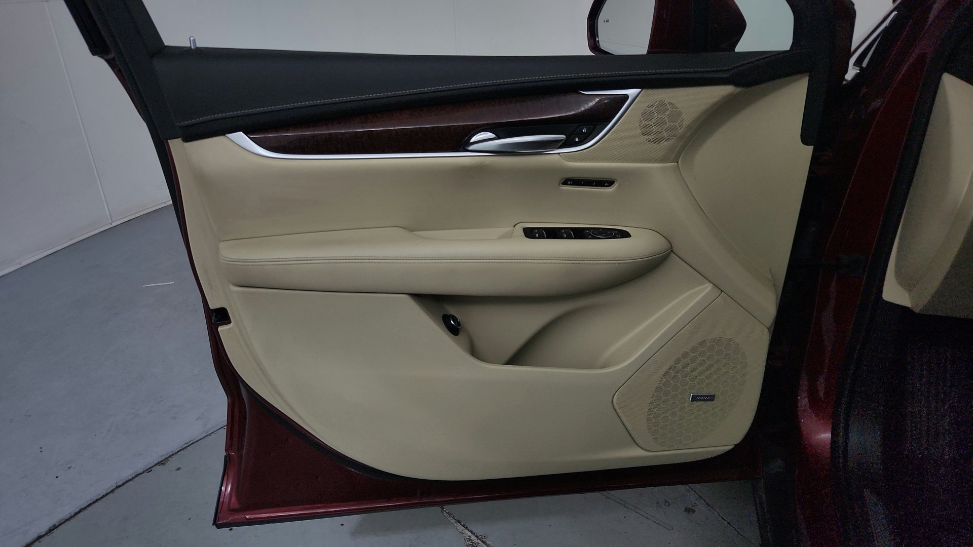 Used 2018 Cadillac XT5 Luxury w/ Driver Awareness Package FWD image 16