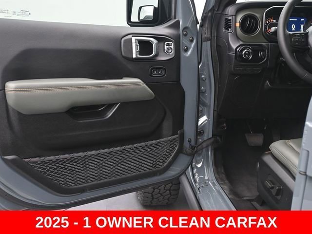 Used 2025 Jeep Gladiator Mojave w/ Convenience Group image 17