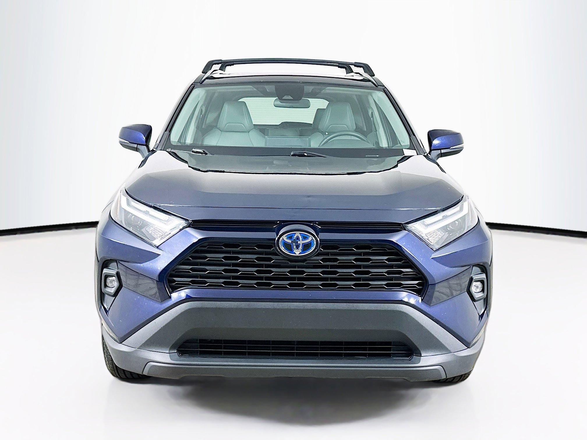 Used 2022 Toyota RAV4 XLE Premium image 2