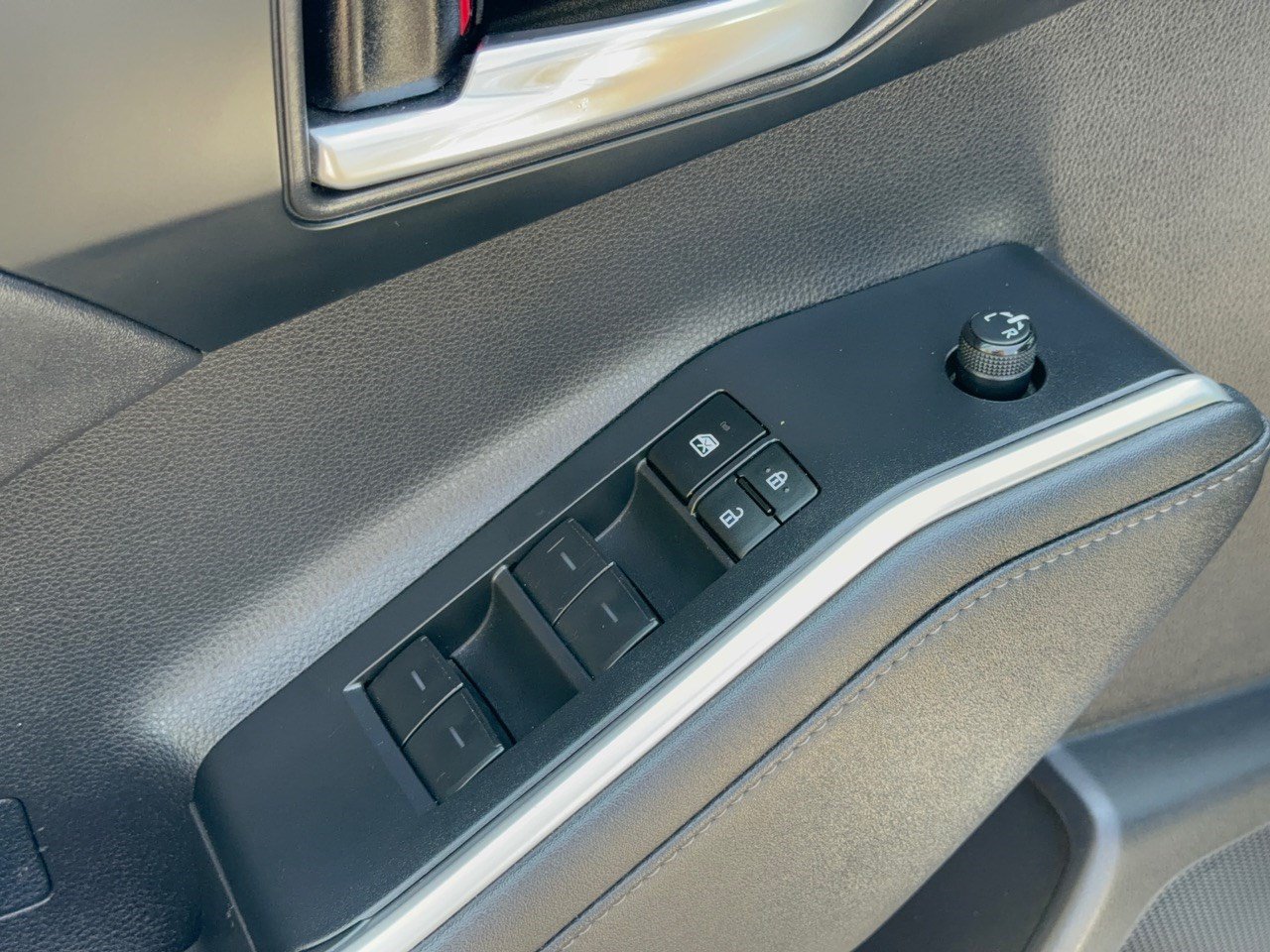 Used 2024 Toyota Highlander XSE FWD image 15