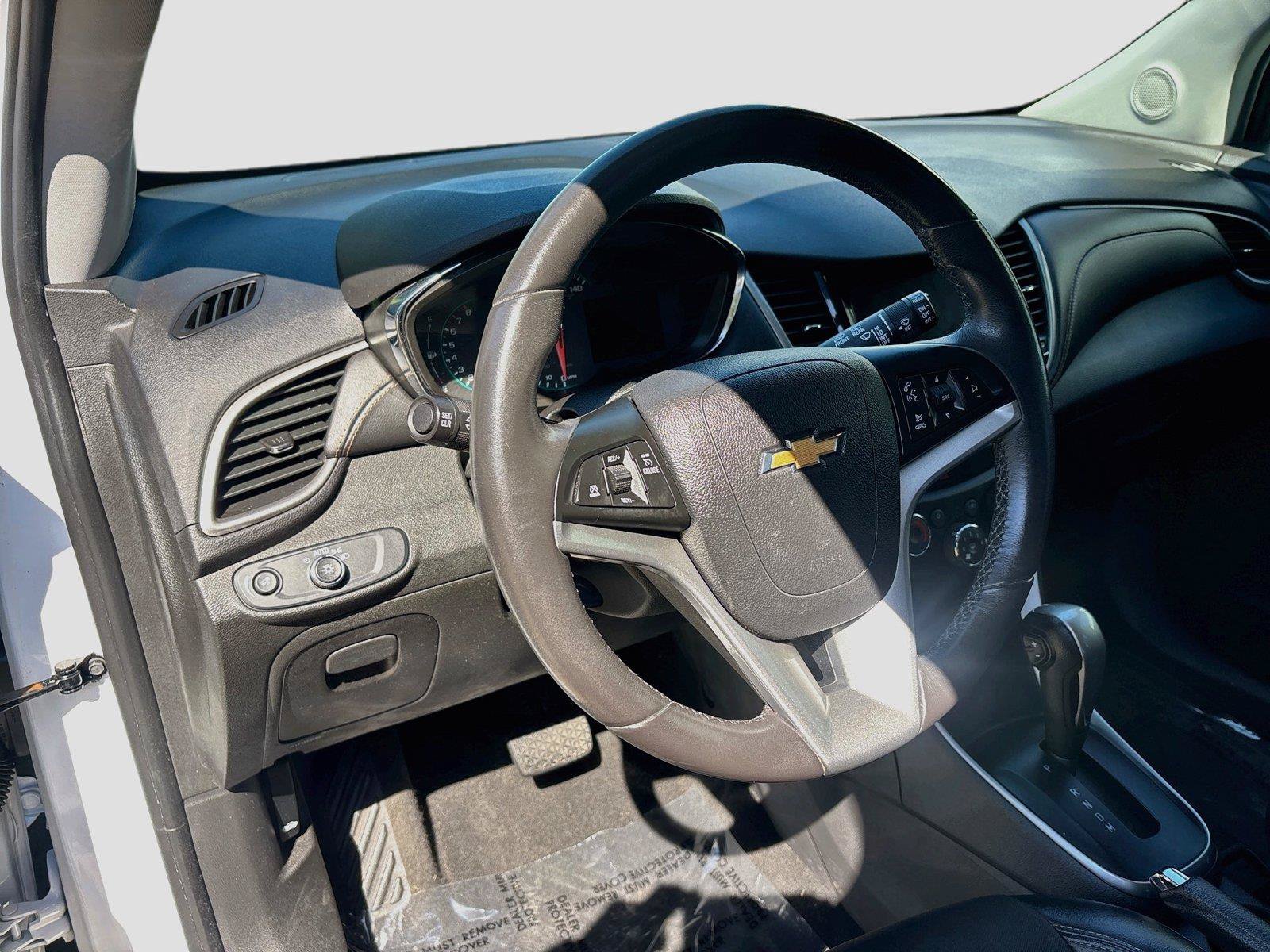 Used 2020 Chevrolet Trax LT w/ Driver Confidence Package FWD image 20
