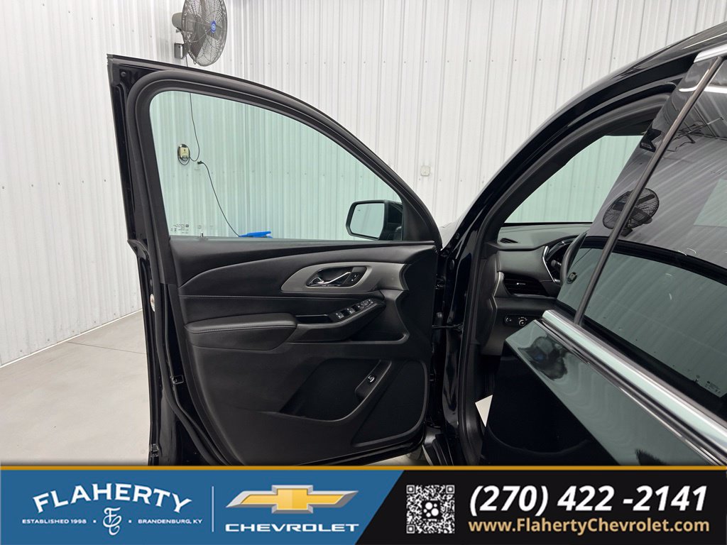 Used 2023 Chevrolet Traverse LT FWD image 8